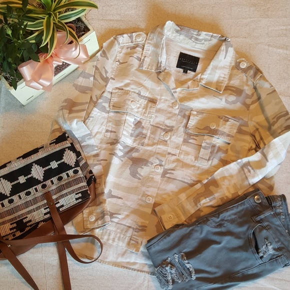 Sanctuary Tops - SANCTUARY COOL SHIRT SZ S